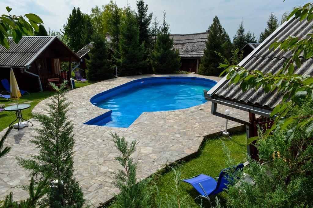 Camping Robinson Country Club 오라데아 외부 사진
