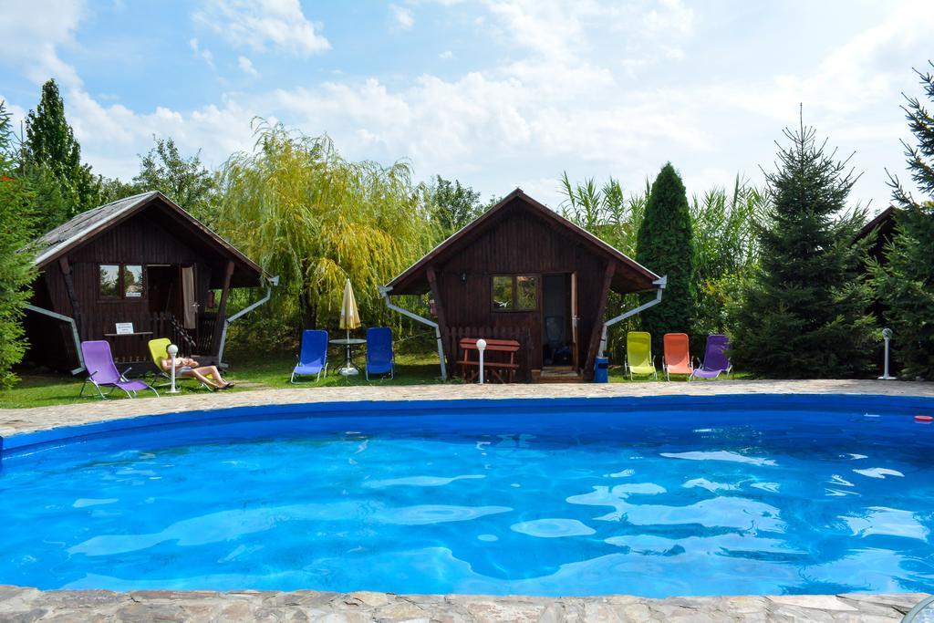 Camping Robinson Country Club 오라데아 외부 사진
