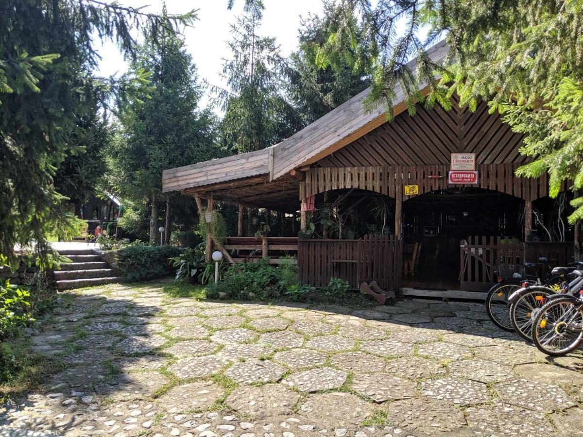 Camping Robinson Country Club 오라데아 외부 사진