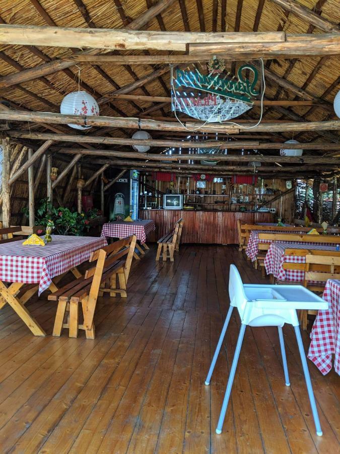 Camping Robinson Country Club 오라데아 외부 사진