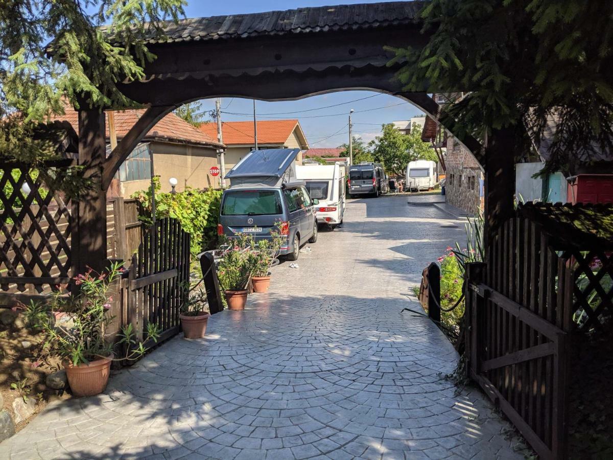 Camping Robinson Country Club 오라데아 외부 사진