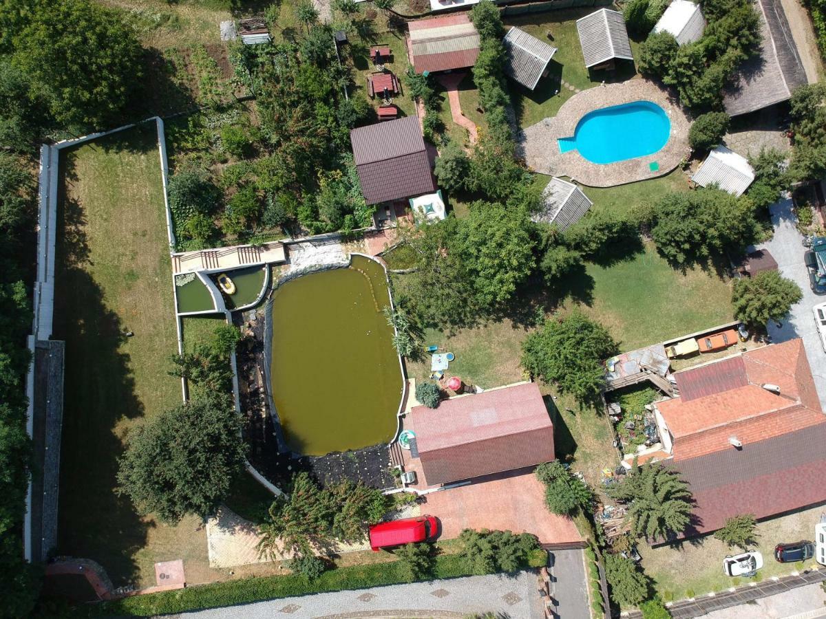 Camping Robinson Country Club 오라데아 외부 사진