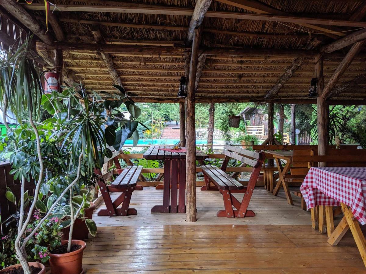 Camping Robinson Country Club 오라데아 외부 사진